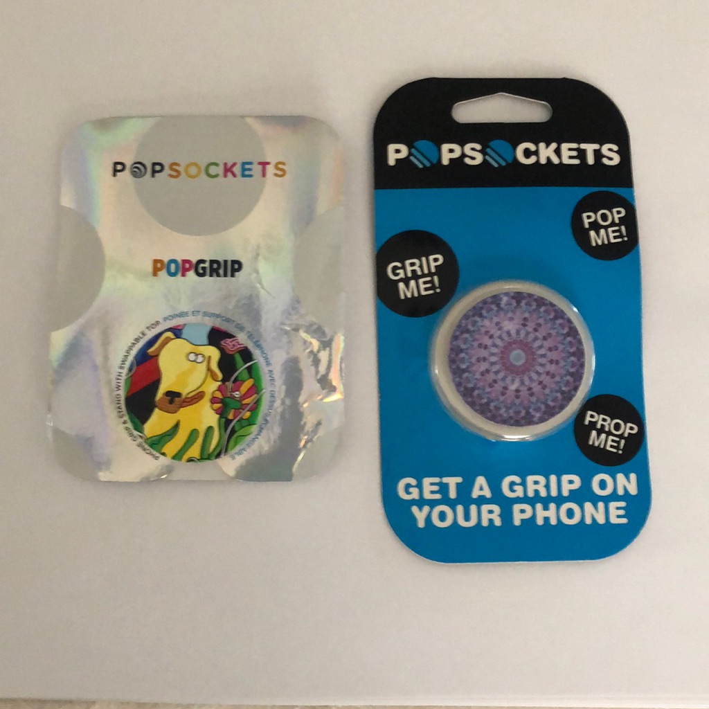 2 Pop Sockets